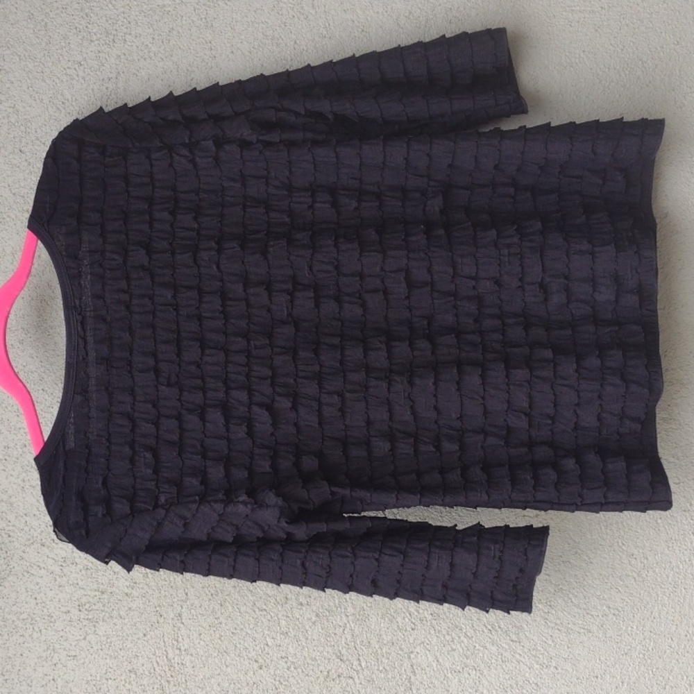 Travel Elements Black Ruffled Top M - Picture 2 of 9